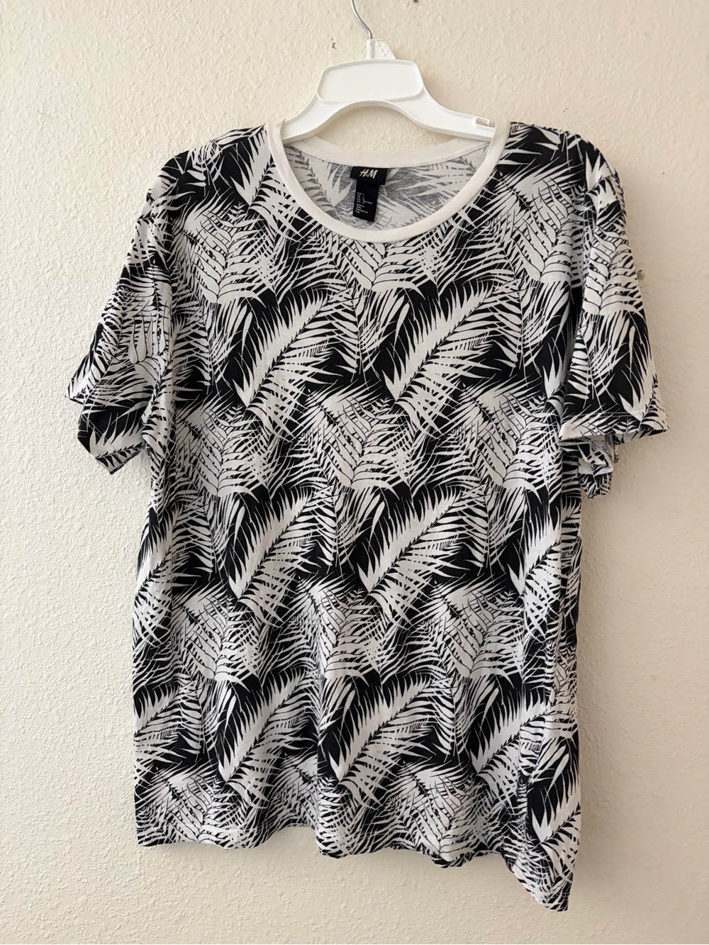 H&M Tropical Frond Print in Black and White Size L 100% Cotton